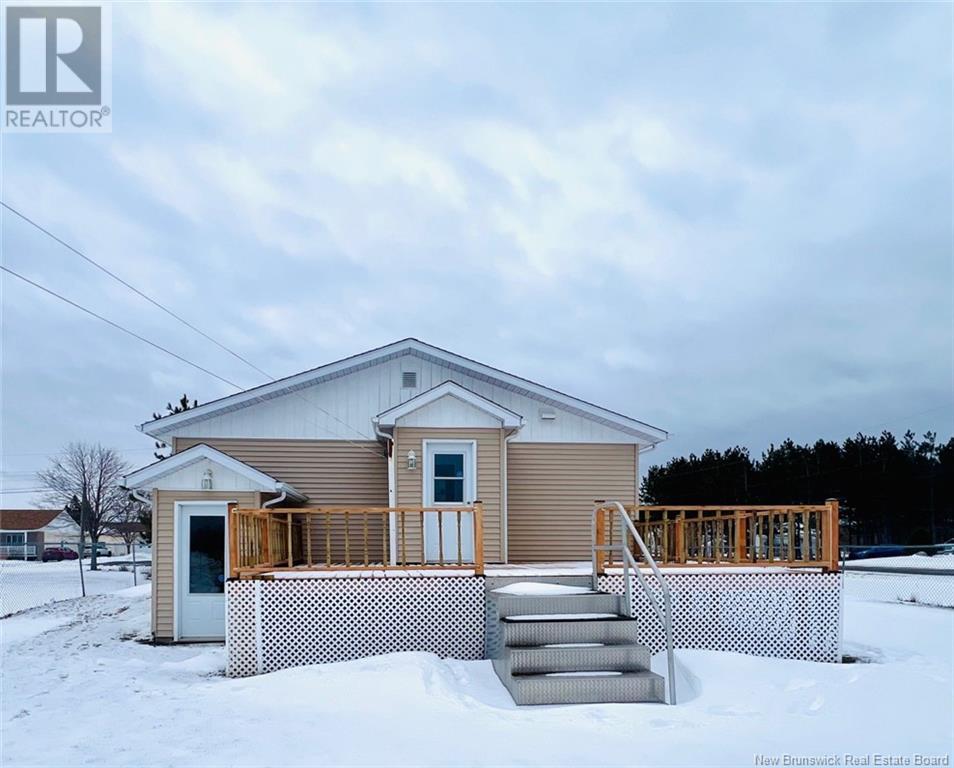 63 Rue Parisé, Caraquet, New Brunswick  E1W 1B6 - Photo 4 - NB111499