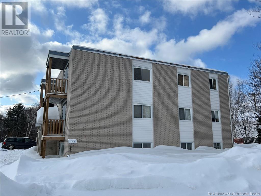 694 Appleby Street, Bathurst, New Brunswick E2A 3L4 - Photo 2 - NB113967