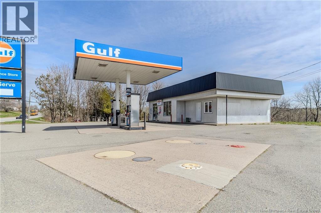 1506 Loch Lomond Road, Saint John, New Brunswick E2J 1Z7 - Photo 10 - NB117987