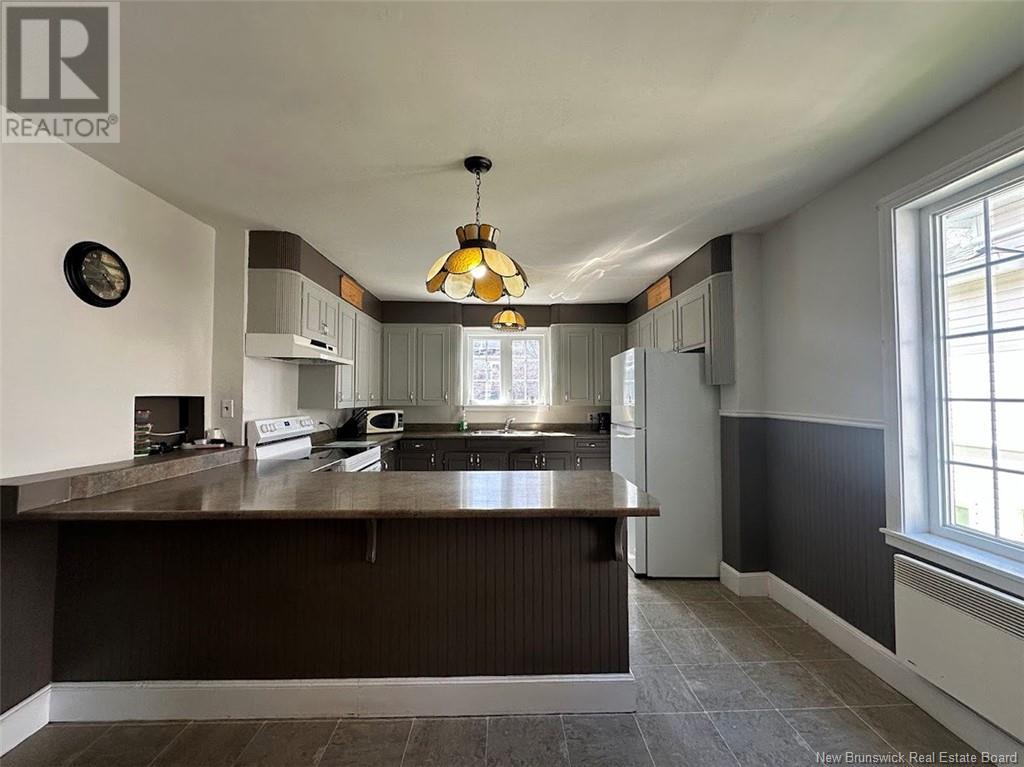 30 Fraser Avenue, Edmundston, New Brunswick  E3V 2B1 - Photo 2 - NB118936