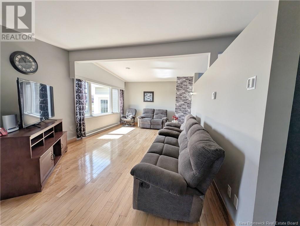 7701 Du Havre Street, Bas-Caraquet, New Brunswick E1W 5W9 - Photo 6 - NB119517