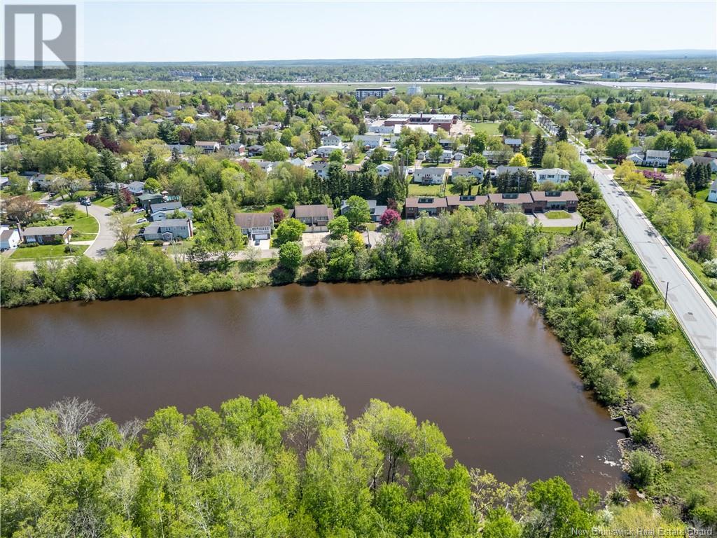 398 Westmount Boulevard, Moncton, New Brunswick E1E 4K3 - Photo 2 - NB119740