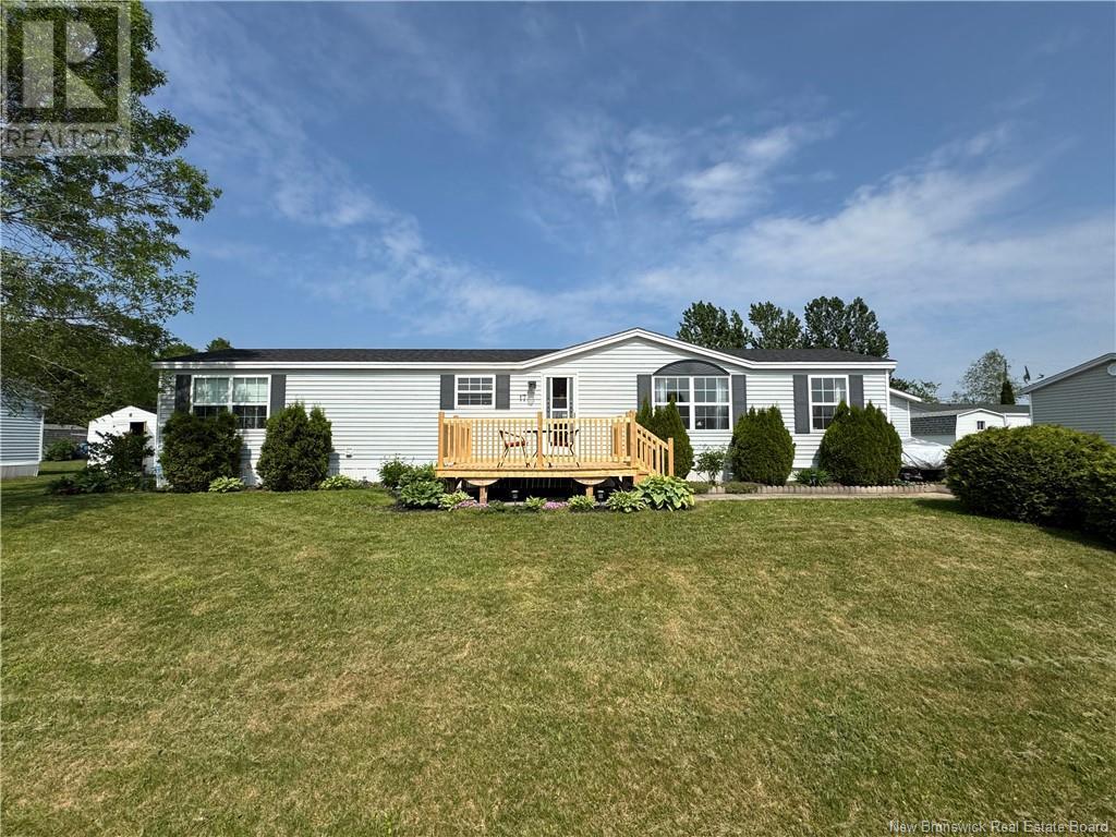 17 Lobelia Street, Moncton, New Brunswick  E1H 2Y6 - Photo 2 - NB120403