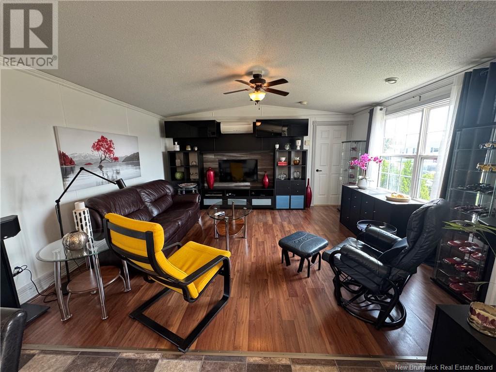 17 Lobelia Street, Moncton, New Brunswick  E1H 2Y6 - Photo 4 - NB120403