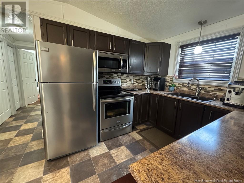 17 Lobelia Street, Moncton, New Brunswick  E1H 2Y6 - Photo 7 - NB120403