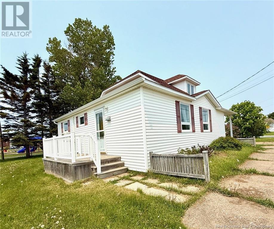 56 Rue Du Pêcheur Nord, Lamèque, New Brunswick  E8T 1J4 - Photo 2 - NB120477