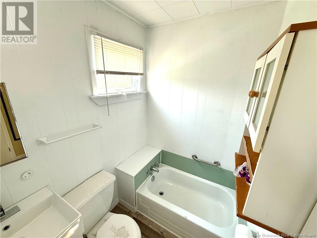 56 Rue Du Pêcheur Nord, Lamèque, New Brunswick  E8T 1J4 - Photo 36 - NB120477