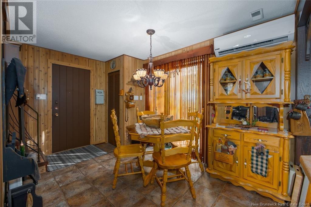 696 Victoria Street, Edmundston, New Brunswick  E3V 3S9 - Photo 2 - NB120603