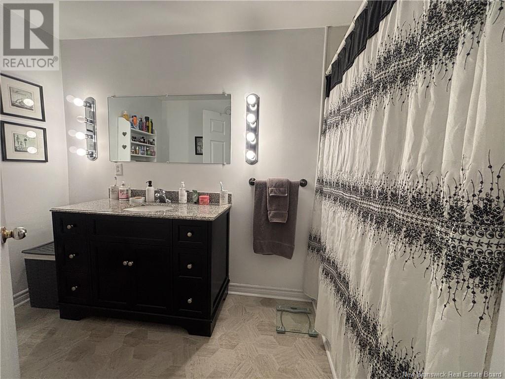 529 Rue Principale, Pointe-Verte, New Brunswick  E8J 3A2 - Photo 47 - NB120238