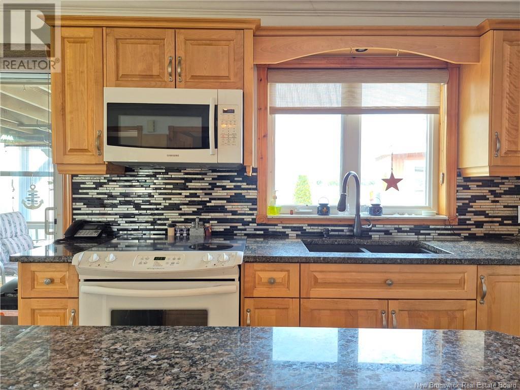 25 Bayshore Drive, Bathurst, New Brunswick  E2A 6A5 - Photo 14 - NB121563