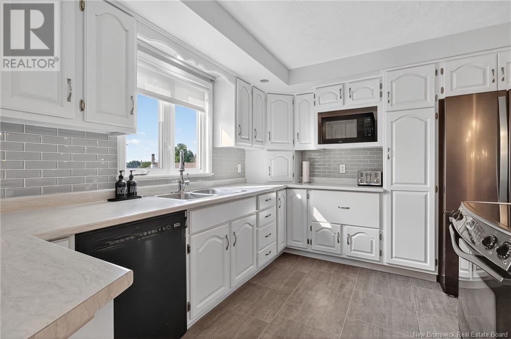 222 Irving, Bouctouche, New Brunswick  E4S 3L7 - Photo 3 - NB122326