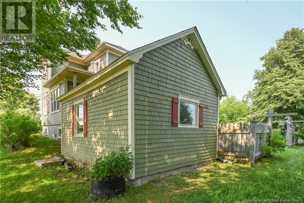 98 Saint-Pierre Ouest Boulevard, Caraquet, New Brunswick E1W 1B6 - Photo 5 - NB122541