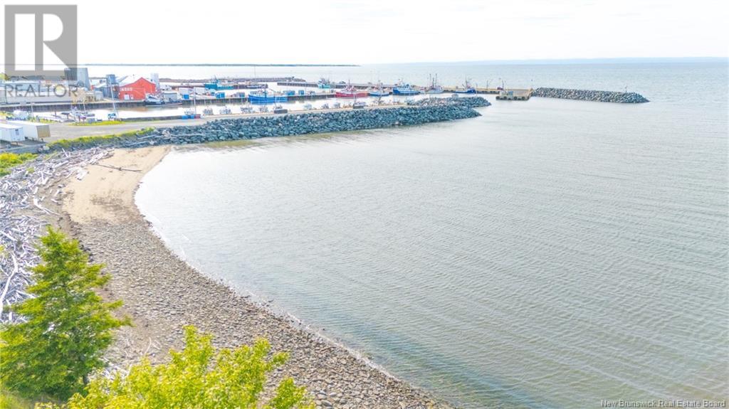 89 Saint-Pierre Est Boulevard, Caraquet, New Brunswick  E1W 1B6 - Photo 15 - NB123201