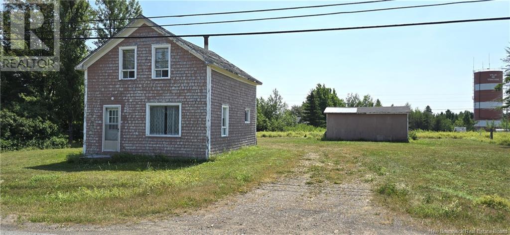620 Rue De L'eglise, Tracadie, New Brunswick  E1X 1B1 - Photo 1 - NB123207