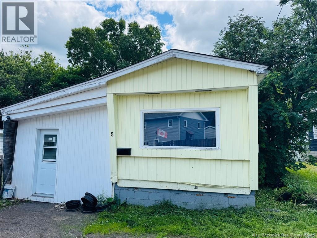 5 Church Street, Campbellton, New Brunswick E3N 1R6 - Photo 1 - NB123448