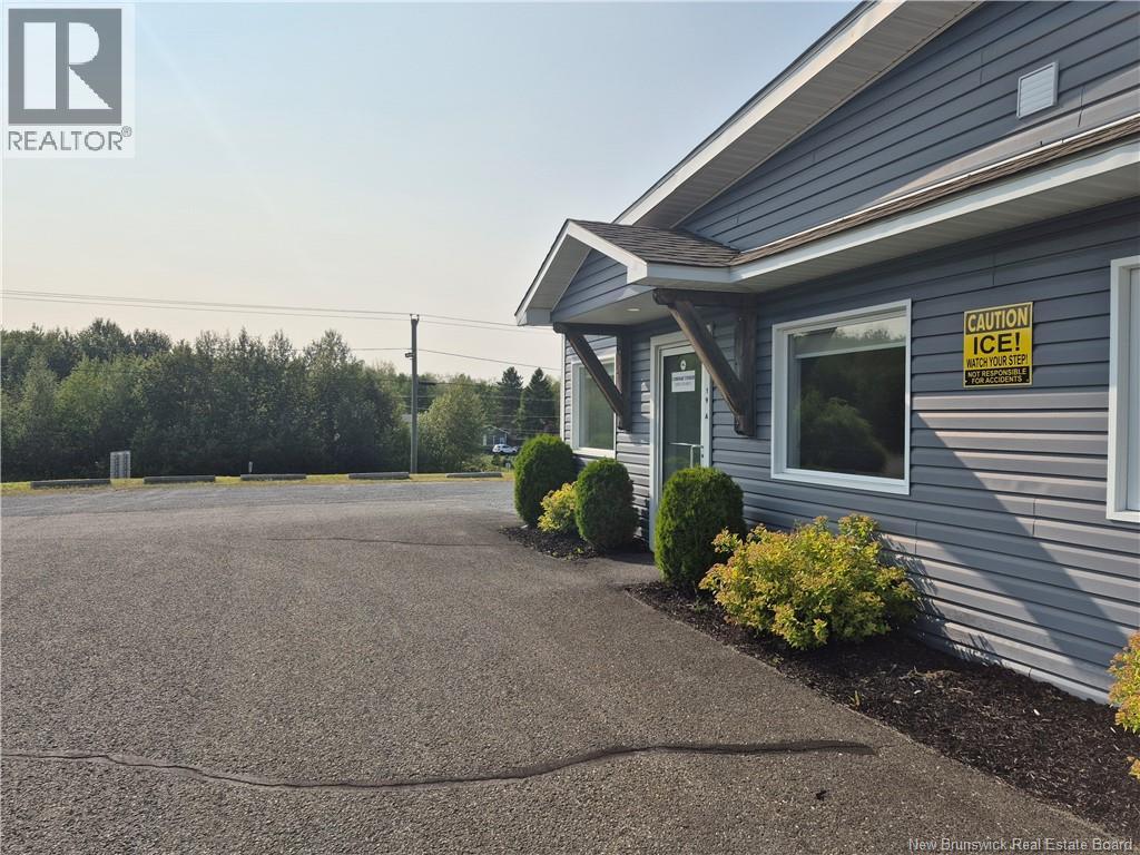 19 Caswell Street Unit# 4 - Front Left Window, Grand-Sault/grand Falls, New Brunswick E3Z 0C2 - Photo 3 - NB124594