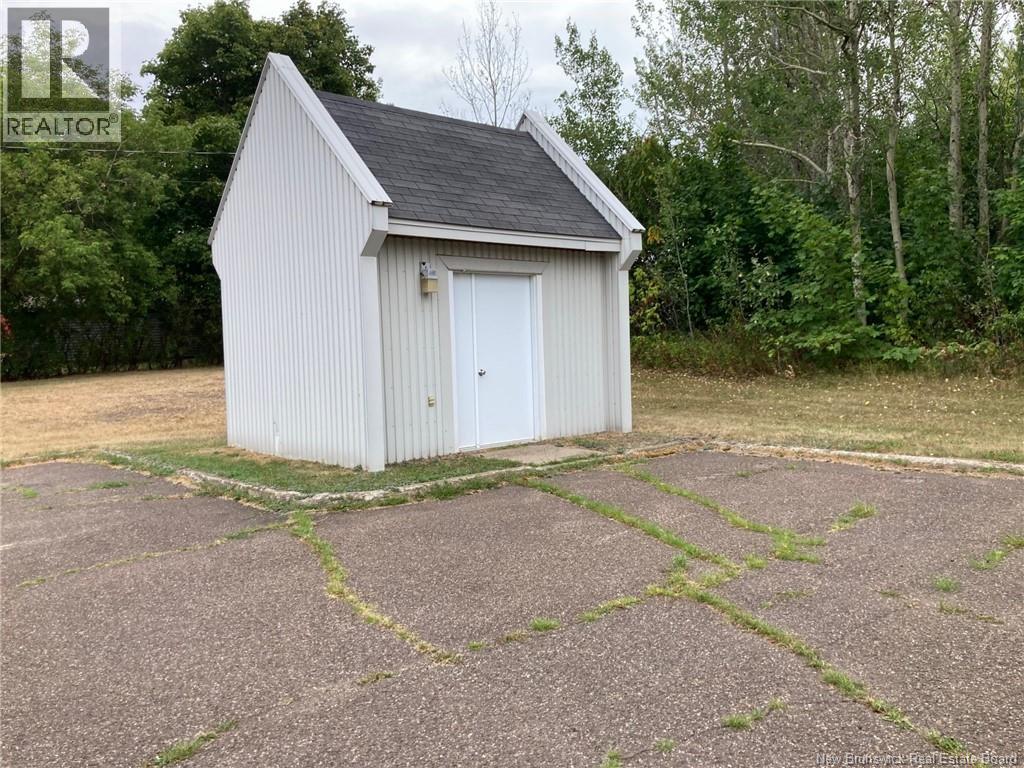 324 Boul. St-Pierre Ouest, Caraquet, New Brunswick  E1W 1A3 - Photo 4 - NB125879