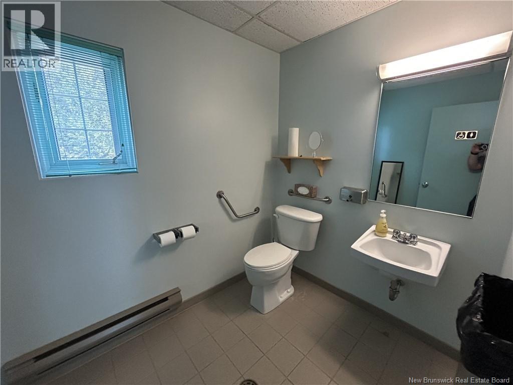 324 Boul. St-Pierre Ouest, Caraquet, New Brunswick  E1W 1A3 - Photo 9 - NB125879