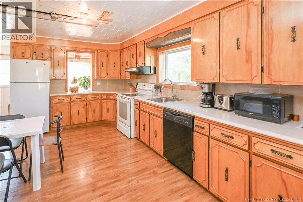 336 Saint-Pierre O. Boulevard, Caraquet, New Brunswick E1W 1A3 - Photo 17 - NB126054