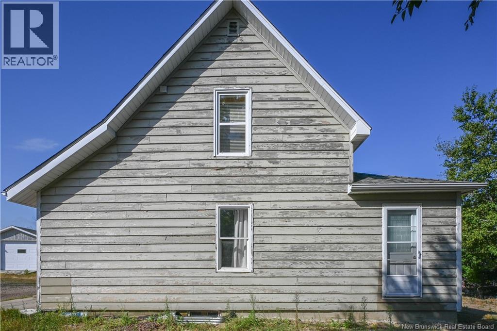 336 Saint-Pierre O. Boulevard, Caraquet, New Brunswick E1W 1A3 - Photo 4 - NB126054
