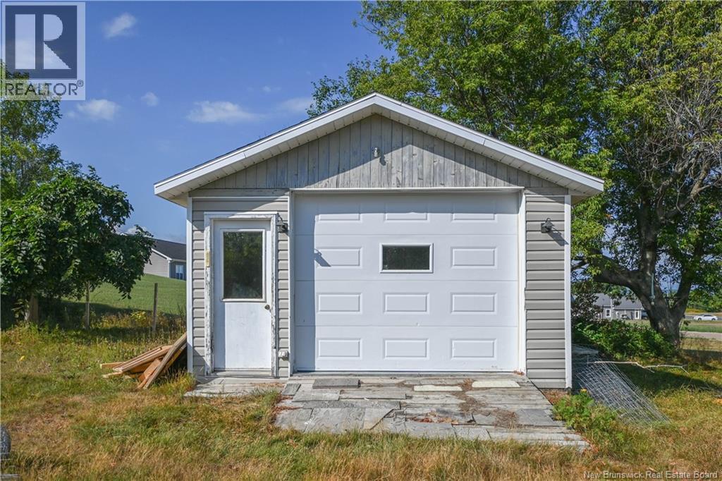 336 Saint-Pierre O. Boulevard, Caraquet, New Brunswick E1W 1A3 - Photo 7 - NB126054