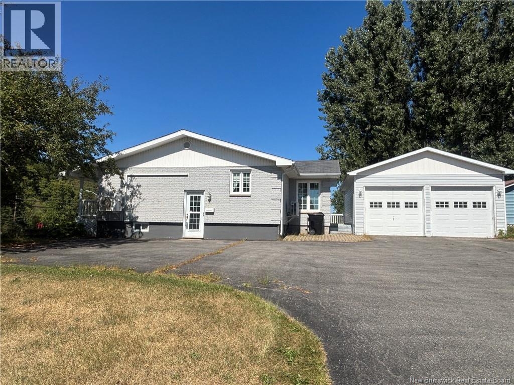 1610 St Peter Avenue, Bathurst, New Brunswick E2A 3B1 - Photo 2 - NB126084