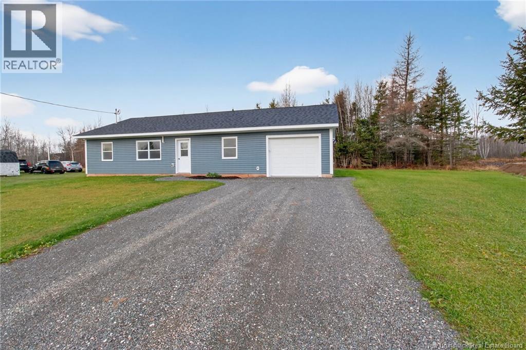 8 Fawcett Avenue, Petitcodiac, New Brunswick  E4Z 4H4 - Photo 2 - NB126877