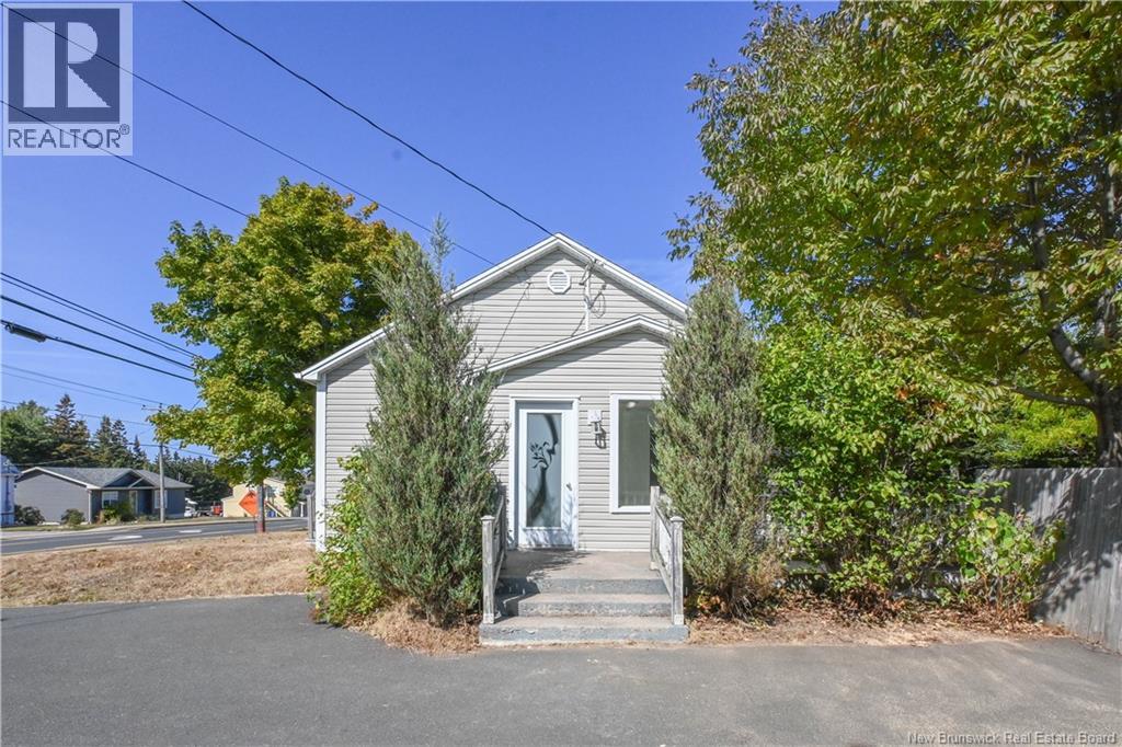 25 Rue Du Portage Street, Caraquet, New Brunswick  E1W 1A8 - Photo 3 - NB126975