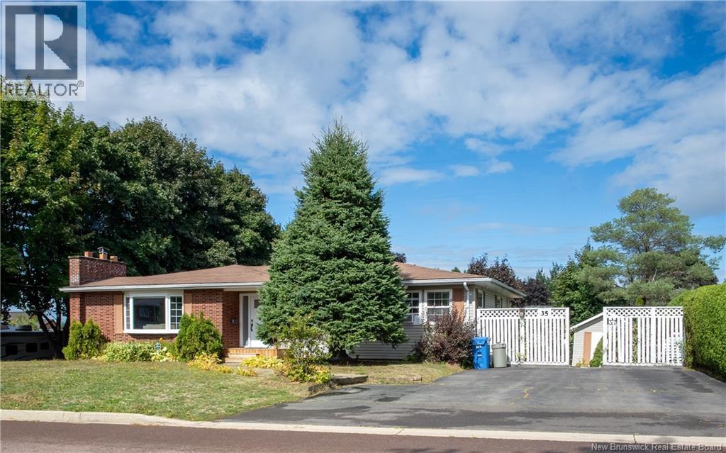 35 Avalon Street, Dieppe, New Brunswick E1A 1J8 - Photo 2 - NB127161