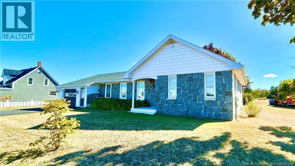 312 St-Pierre E Boulevard, Caraquet, New Brunswick