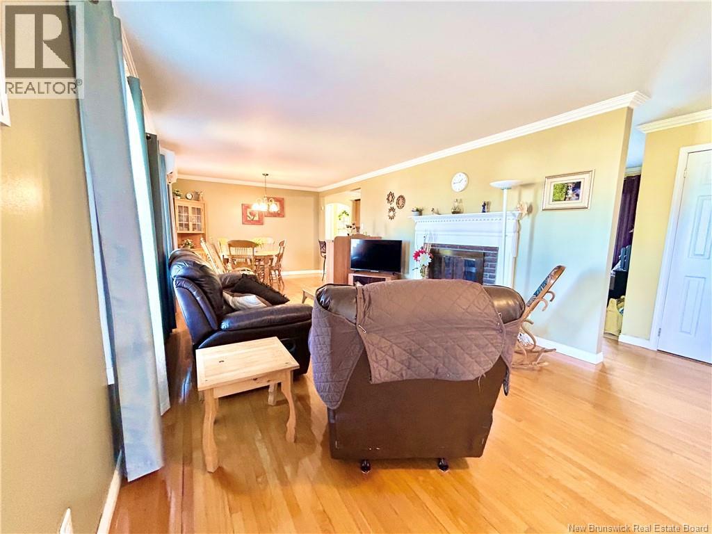 312 St-Pierre E Boulevard, Caraquet, New Brunswick  E1W 1B4 - Photo 12 - NB127339