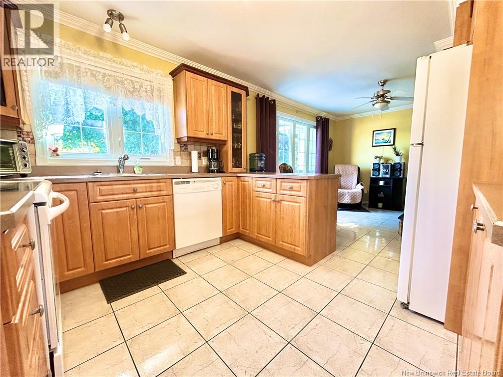 312 St-Pierre E Boulevard, Caraquet, New Brunswick  E1W 1B4 - Photo 7 - NB127339