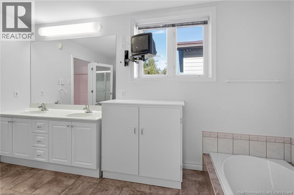 18 Carney Avenue, Moncton, New Brunswick  E1C 4H5 - Photo 30 - NB127363