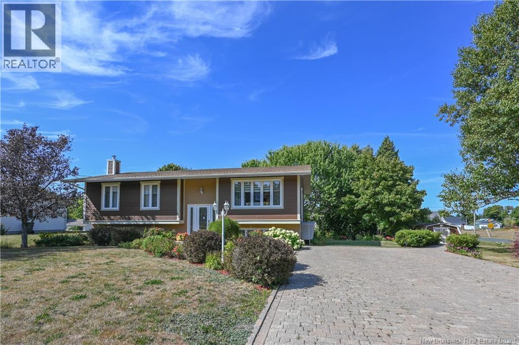 163 Grande-Allée Lane, Caraquet, New Brunswick E1W 1A5 - Photo 2 - NB127471