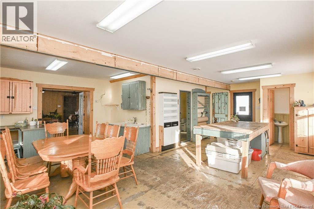 142 Saint-Pierre E Boulevard, Caraquet, New Brunswick  E1W 1B1 - Photo 29 - NB127893