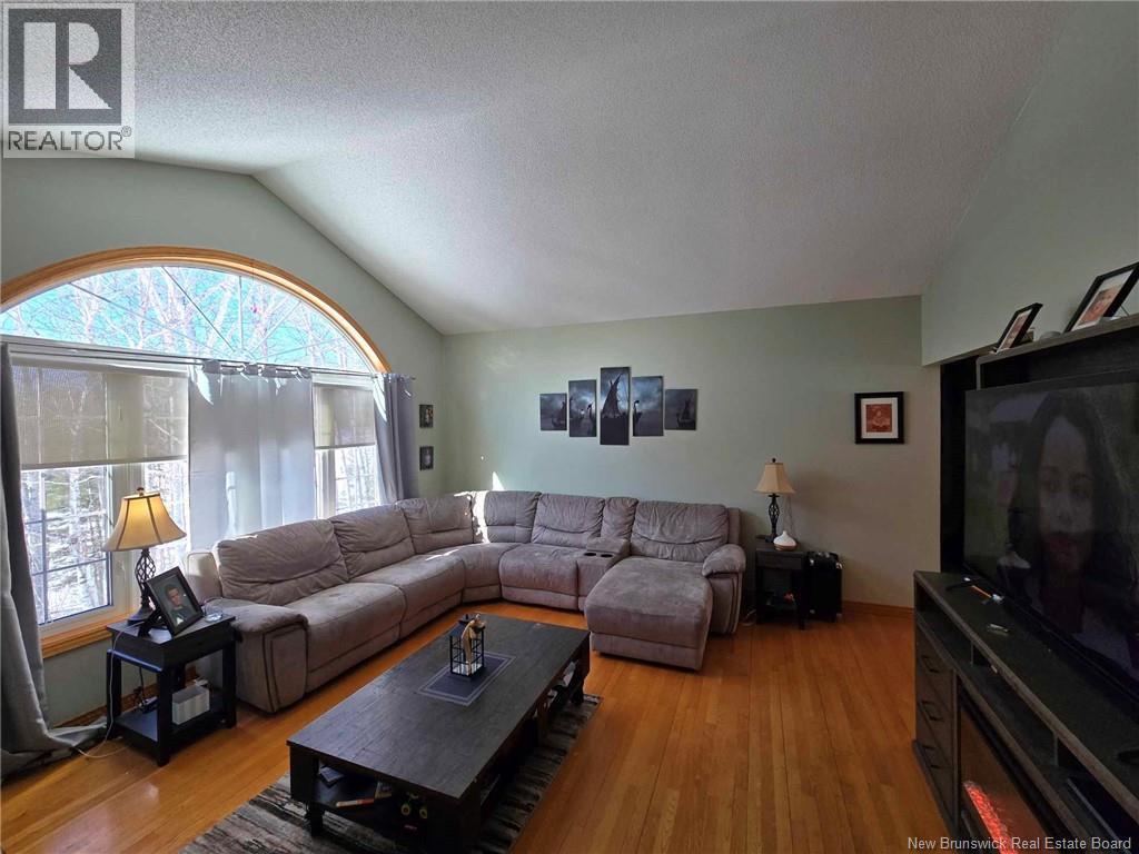 1125 Birchwood Drive, Bathurst, New Brunswick E2A 4W8 - Photo 14 - NB128006