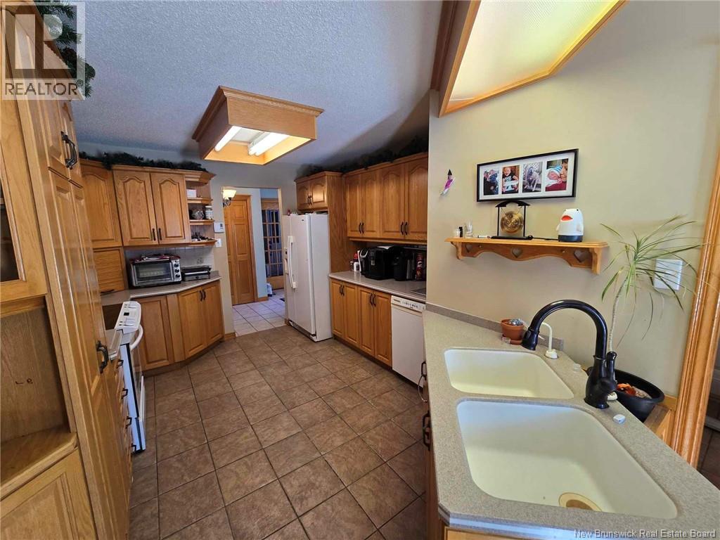 1125 Birchwood Drive, Bathurst, New Brunswick E2A 4W8 - Photo 9 - NB128006