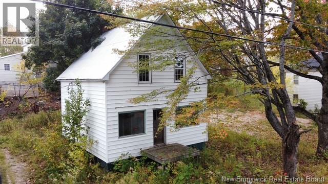 22 Beech Street, Mcadam, New Brunswick  E6J 1V8 - Photo 1 - NB128092