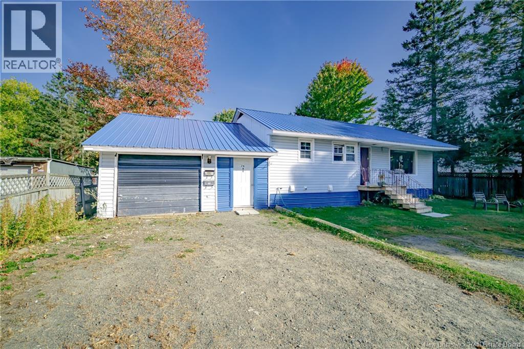 26 Hachey Avenue, Fredericton, New Brunswick E3A 3X6 - Photo 3 - NB128249