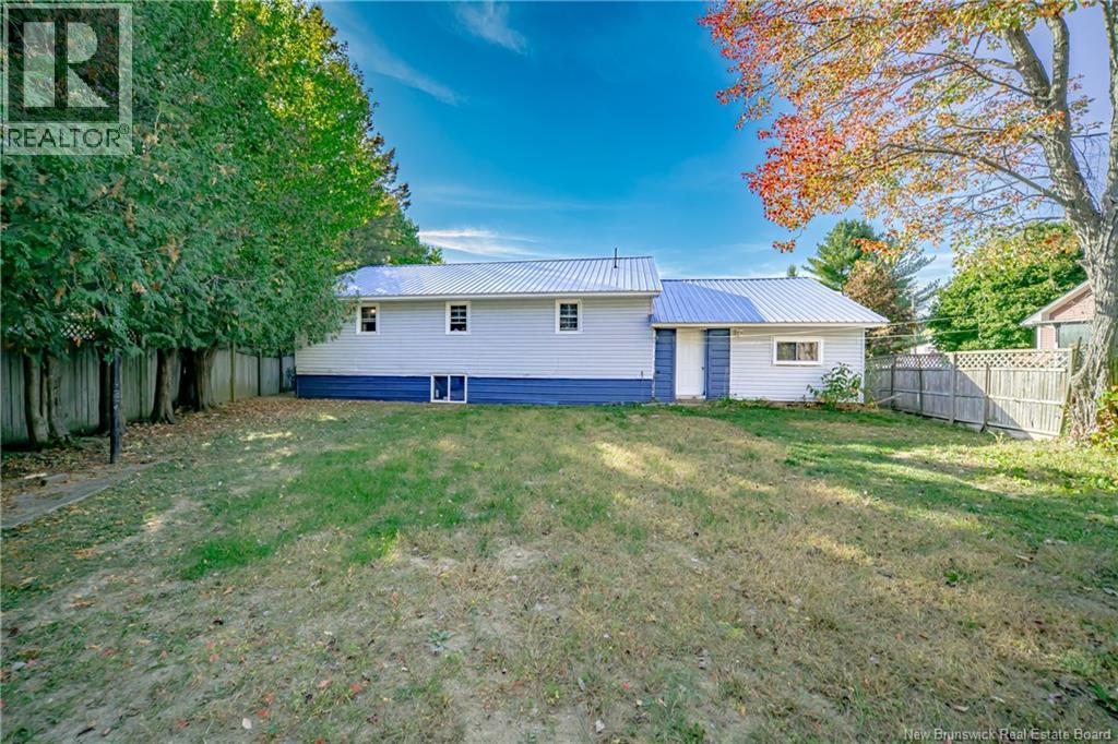 26 Hachey Avenue, Fredericton, New Brunswick E3A 3X6 - Photo 4 - NB128249