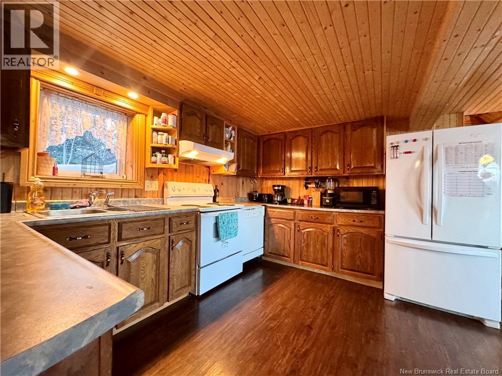 5502 Centrale Street, Lac Baker, New Brunswick  E7A 1H7 - Photo 12 - NB128352