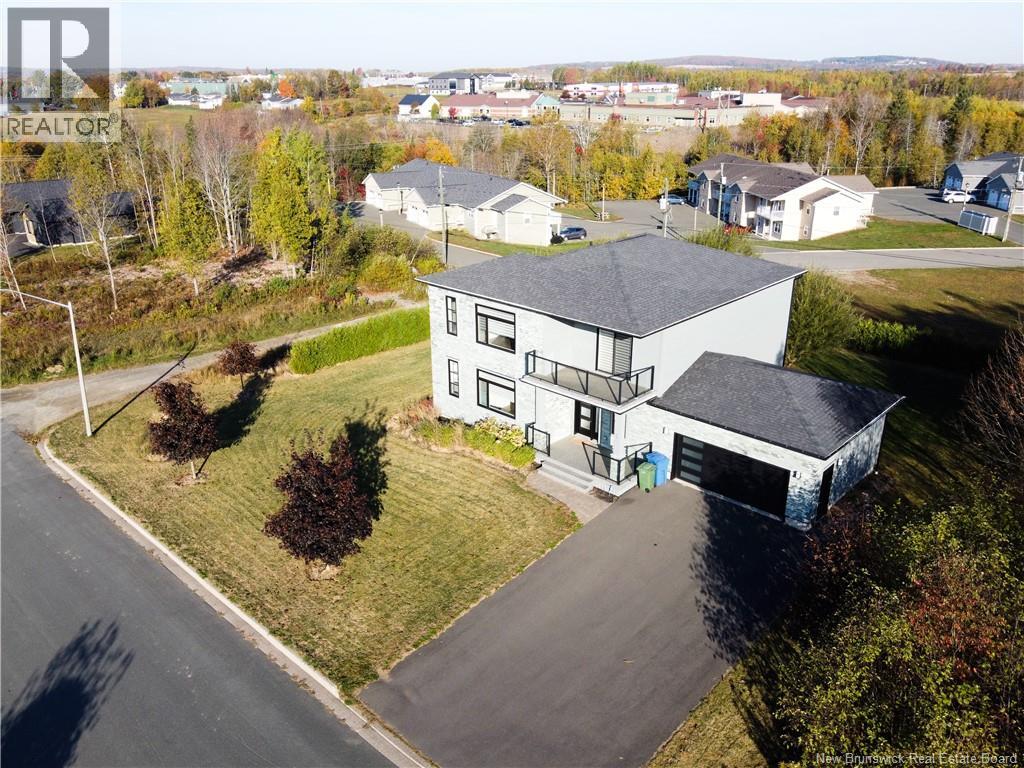 44 Bicentennial Drive, Woodstock, New Brunswick E7M 6A7 - Photo 4 - NB128012