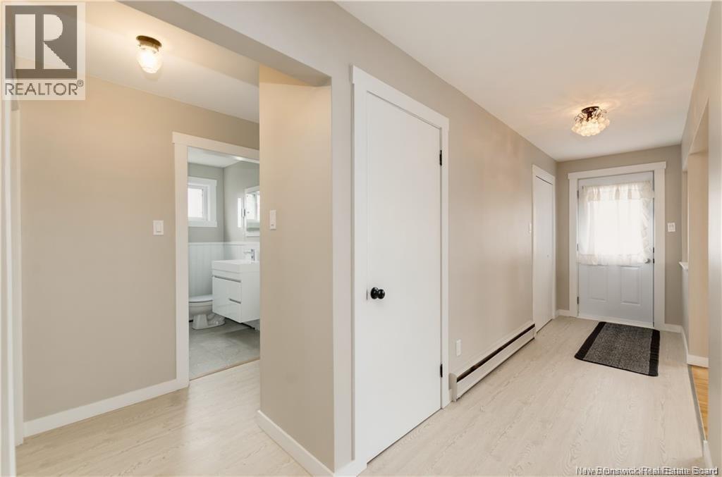 93 Edward, Moncton, New Brunswick E1A 3Z1 - Photo 2 - NB128438