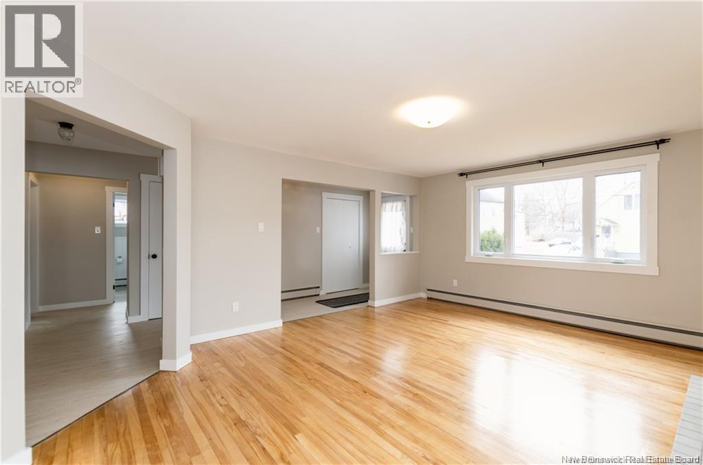 93 Edward, Moncton, New Brunswick E1A 3Z1 - Photo 5 - NB128438