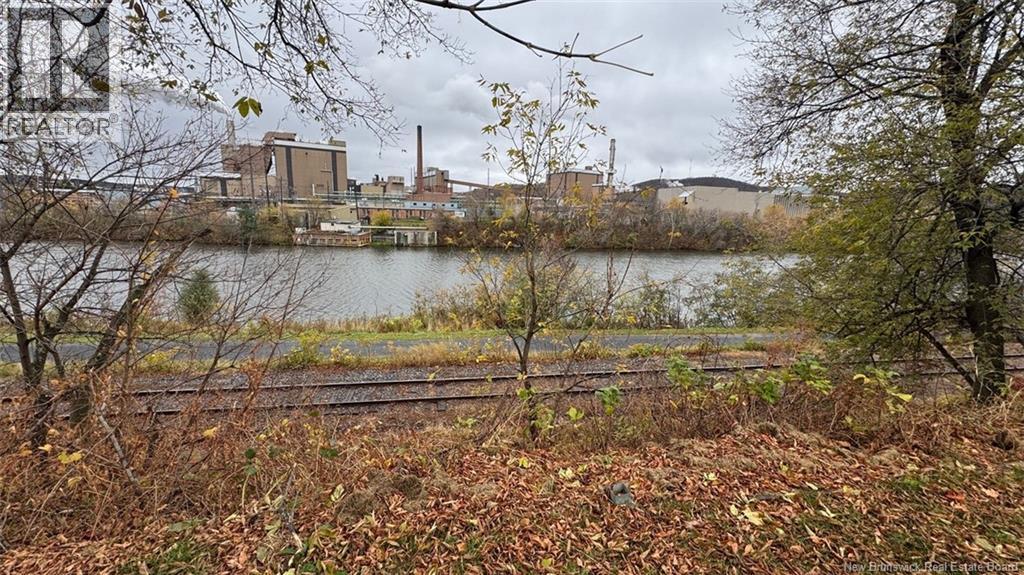 268 Victoria Street, Edmundston, New Brunswick  E3V 2H9 - Photo 3 - NB128725