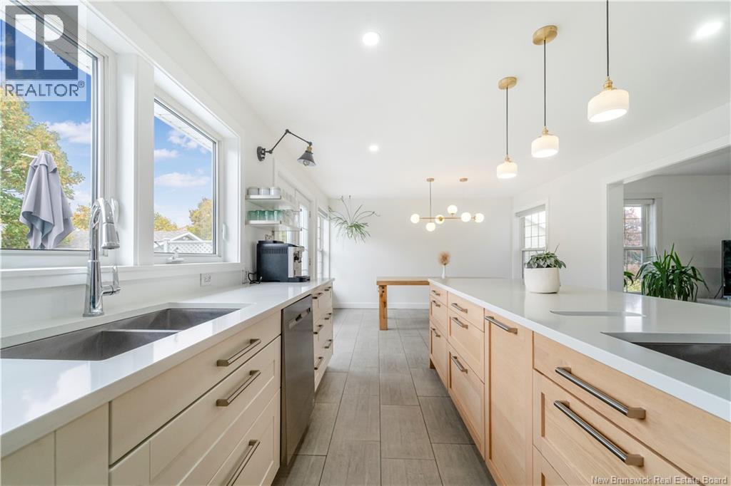 256 Foulem, Caraquet, New Brunswick  E1W 1A4 - Photo 4 - NB127963
