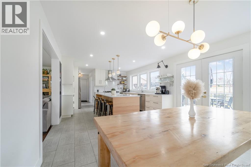 256 Foulem, Caraquet, New Brunswick  E1W 1A4 - Photo 9 - NB127963