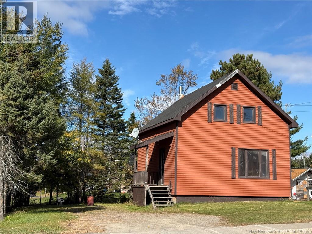348 St-Jean Street, Saint-Léonard, New Brunswick  E7E 2B6 - Photo 3 - NB128833