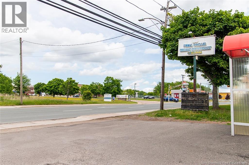 498 Champlain Street, Dieppe, New Brunswick E1A 1P4 - Photo 3 - NB128876