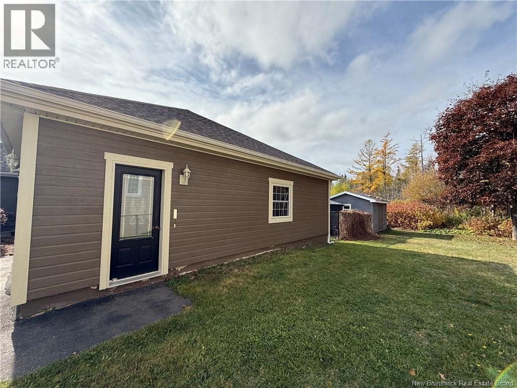 125 Fairview Court, Bathurst, New Brunswick E2A 4X5 - Photo 3 - NB128940